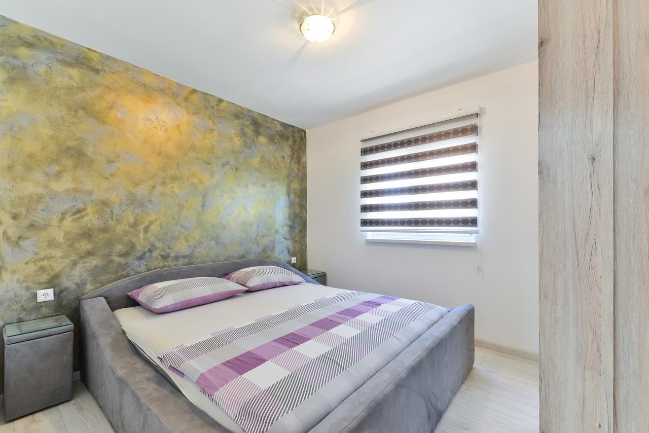 Apartments Lucica Vir Exterior photo