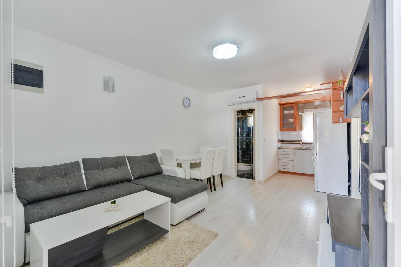Apartments Lucica Vir Exterior photo
